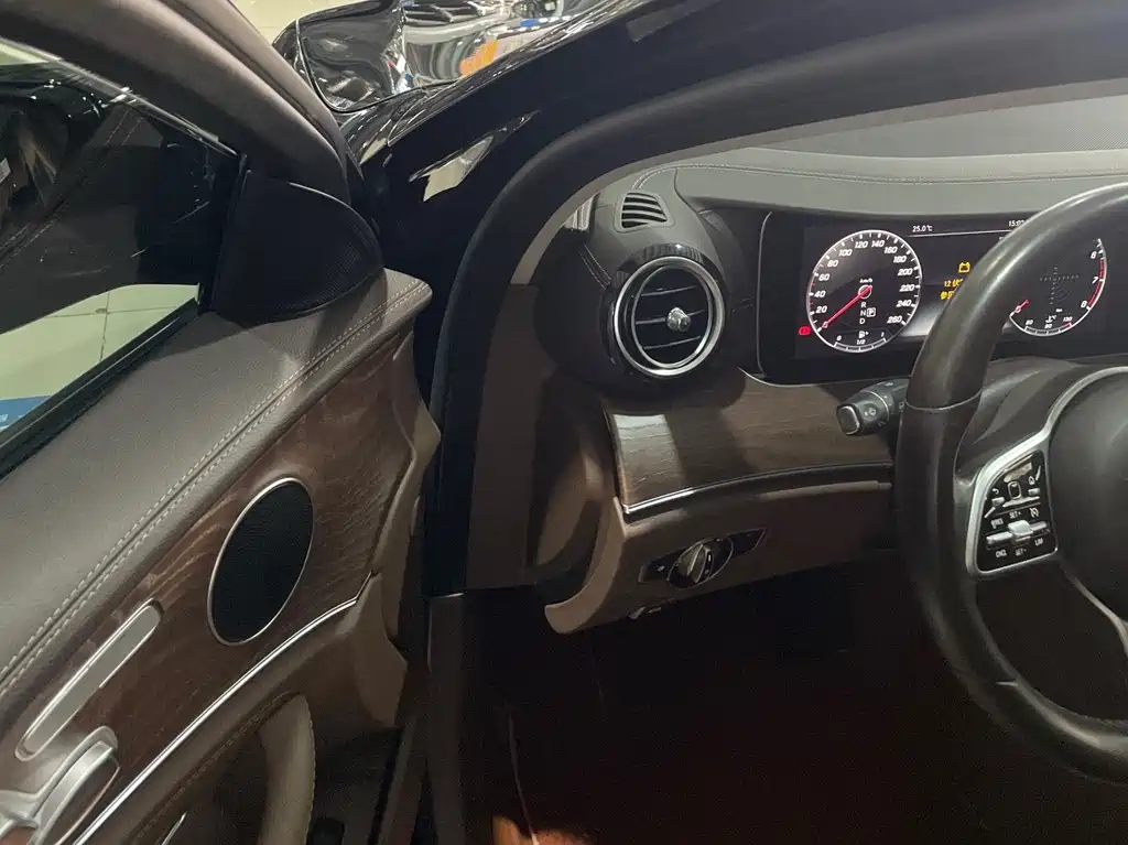 Mercedes-Benz E-Class 2020 — фото 13