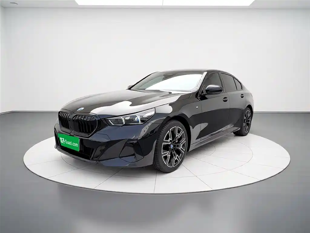 BMW 5 Series 2025 — фото 1