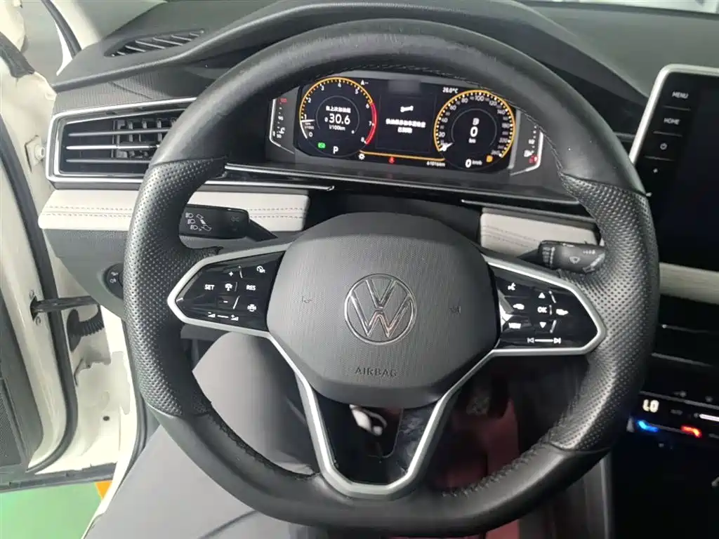 Volkswagen Tiguan L 2022 — фото 11