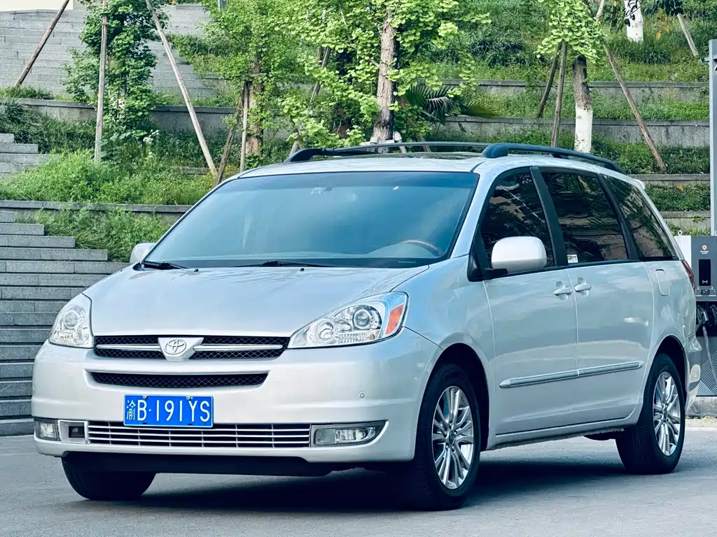 Toyota Sienna 2005 — фото 1
