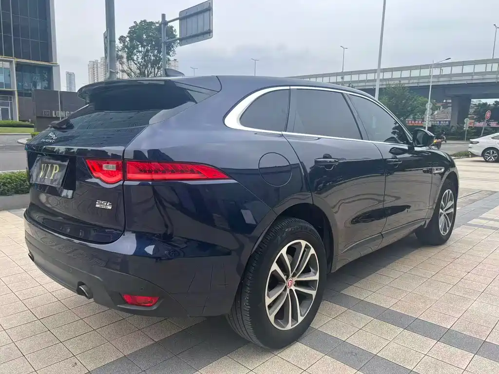 Jaguar F-PACE 2018 — фото 13