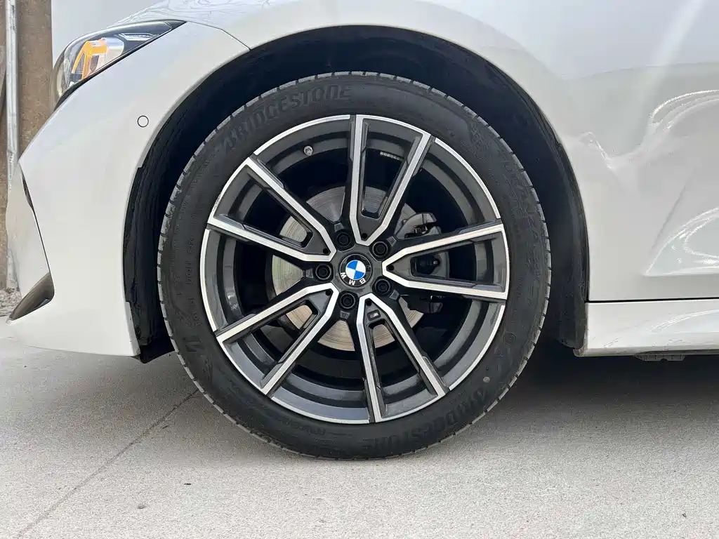 BMW 3 Series 2025 — фото 13