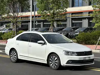 Volkswagen Sagitar 2015