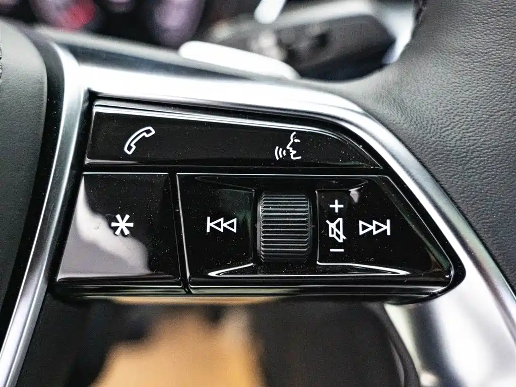 Audi A8 — фото 25