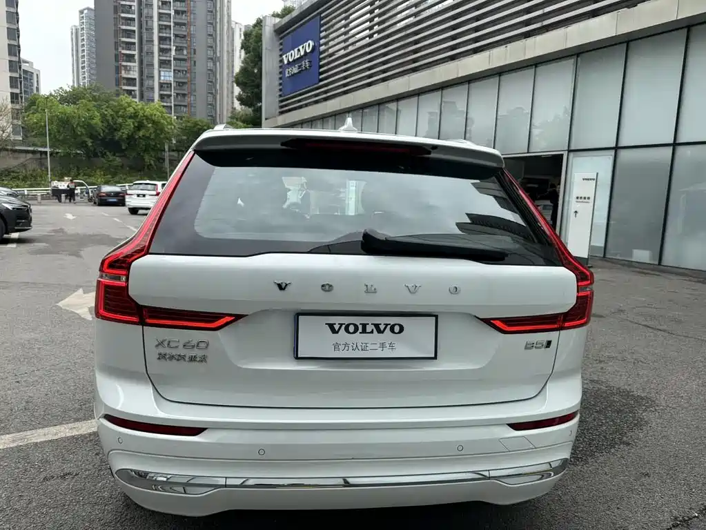 Volvo XC60 2023 — фото 18