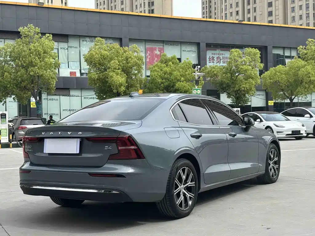 Volvo S60 2024 — фото 12
