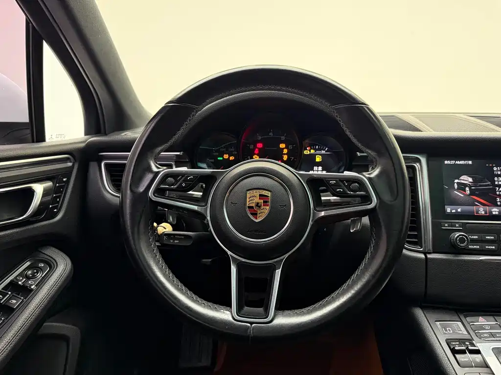 Porsche Macan 2016 — фото 13