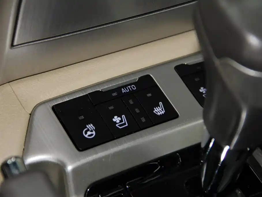 Toyota Land Cruiser 2020 — фото 19