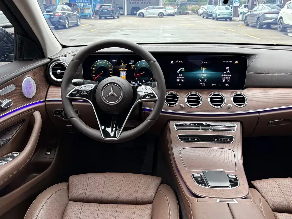 Mercedes-Benz E-Class 2023 — фото 6