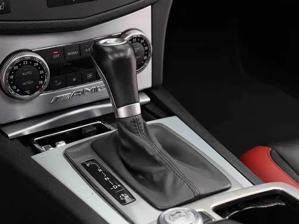 Mercedes-Benz C-Class AMG 2010 — фото 9