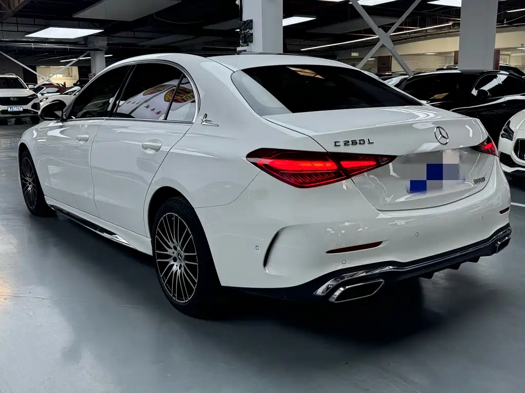 Mercedes-Benz C-Class 2025 — фото 15