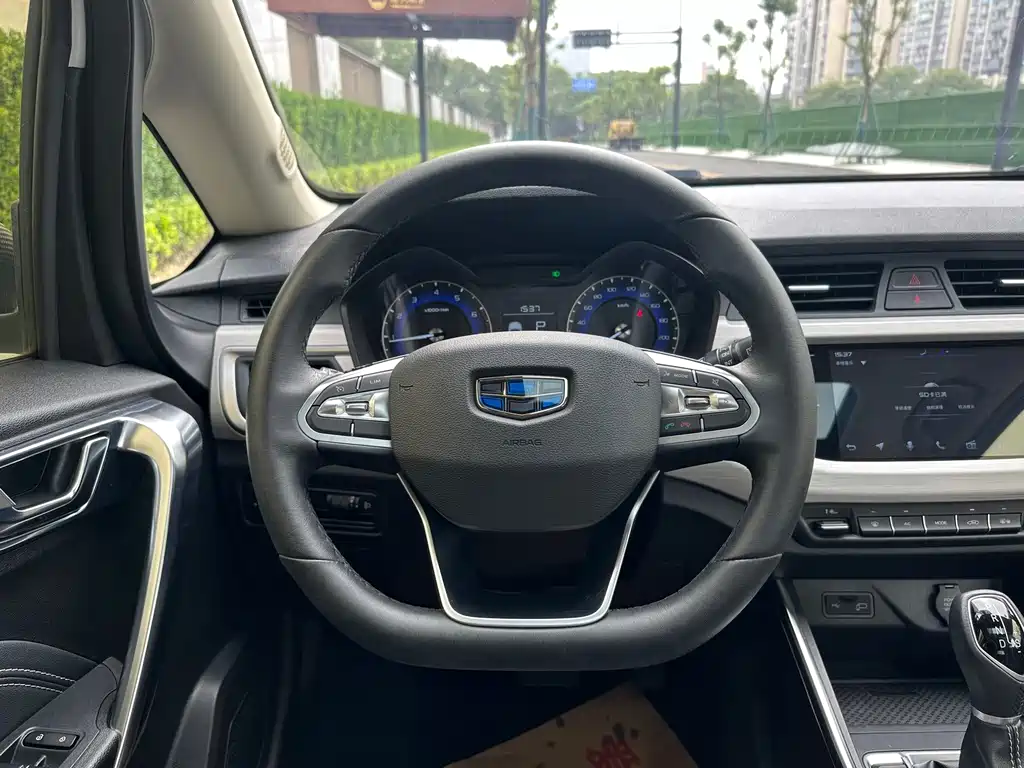 Geely Vision X3 2021 — фото 16