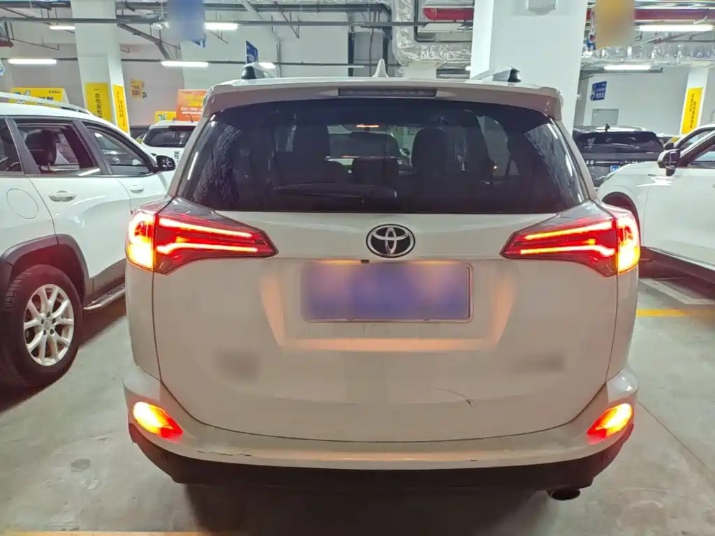 Toyota RAV4 2018 — фото 6