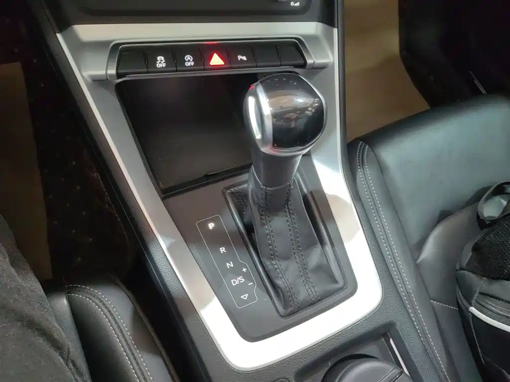 Audi Q3 2021 — фото 10