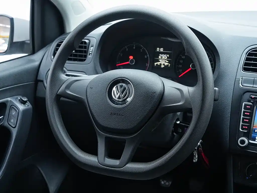 Volkswagen Polo 2016 — фото 10