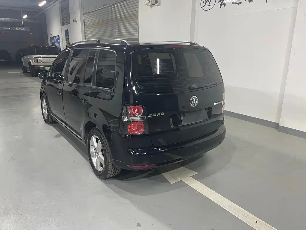 Volkswagen Touran 2015 — фото 11