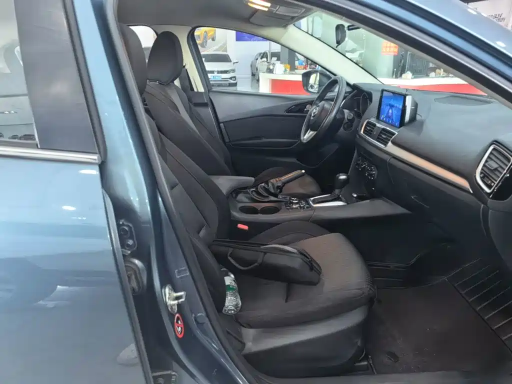 Mazda 3 Axela 2016 — фото 25