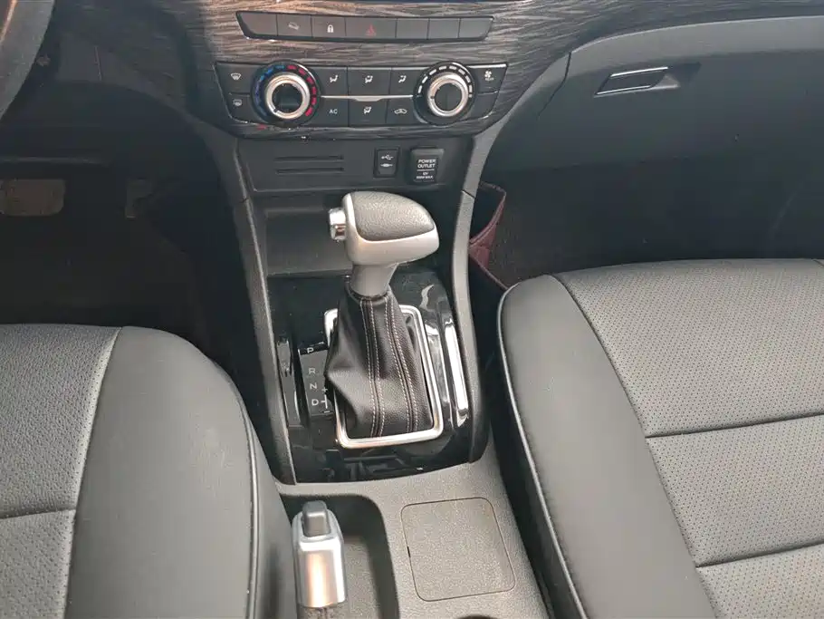 Isuzu MU-X 2018 — фото 16