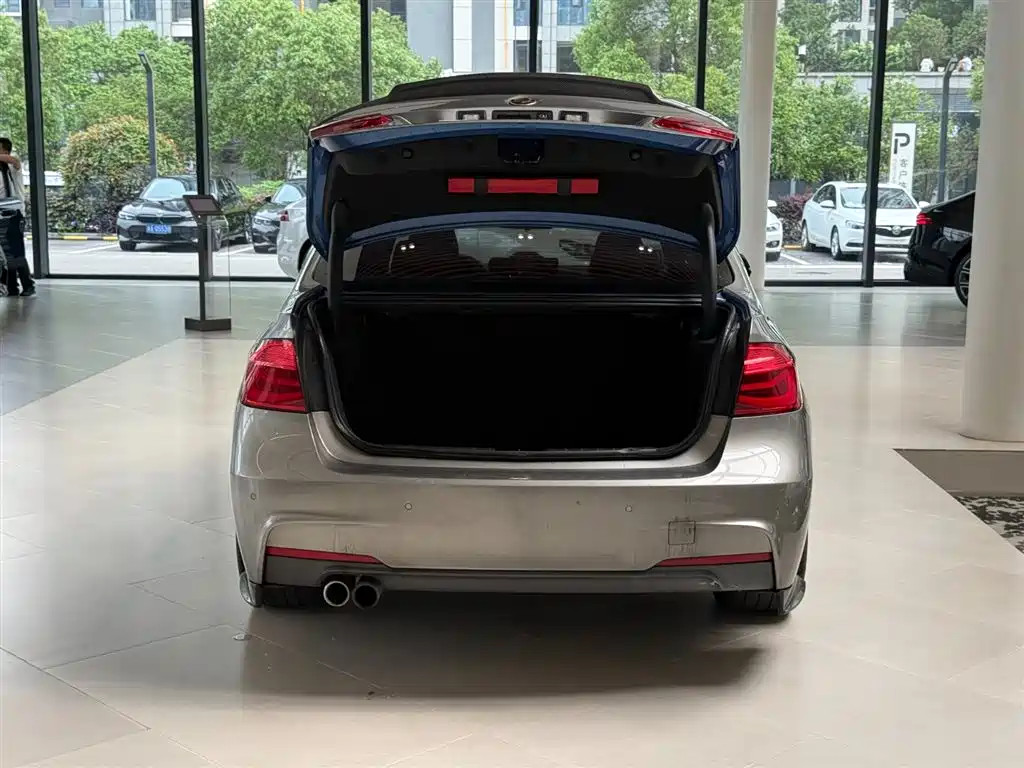 BMW 3 Series 2017 — фото 13