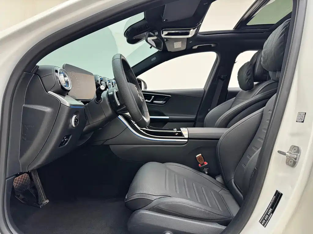 Mercedes-Benz C-Class 2024 — фото 14