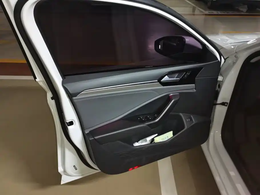Volkswagen Sagitar 2020