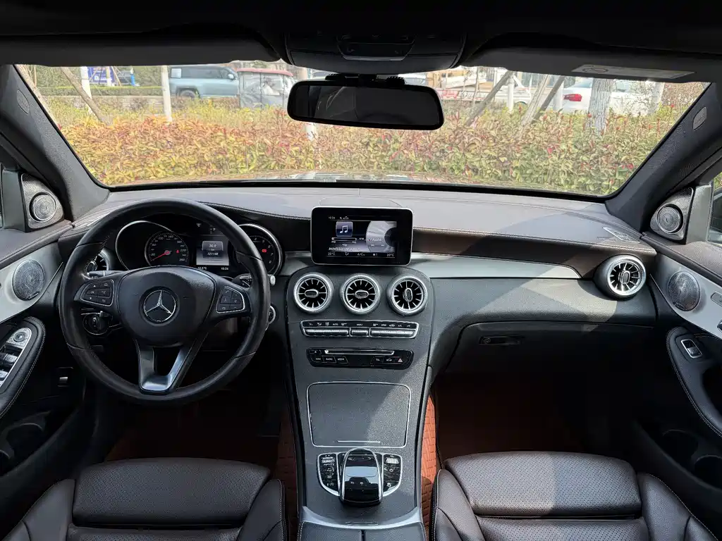Mercedes-Benz GLC 2018 — фото 12