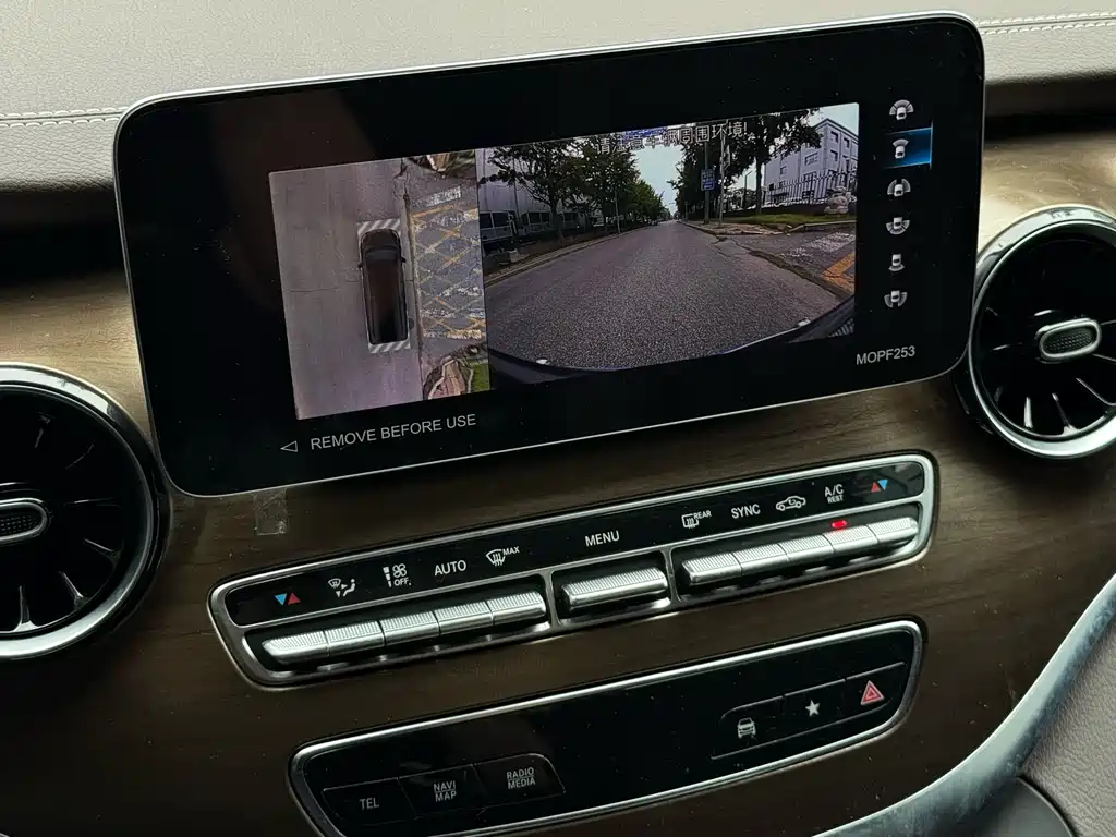 Mercedes-Benz V-Class 2023 — фото 16