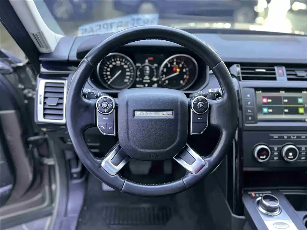 Land Rover Discovery 2017 — фото 7