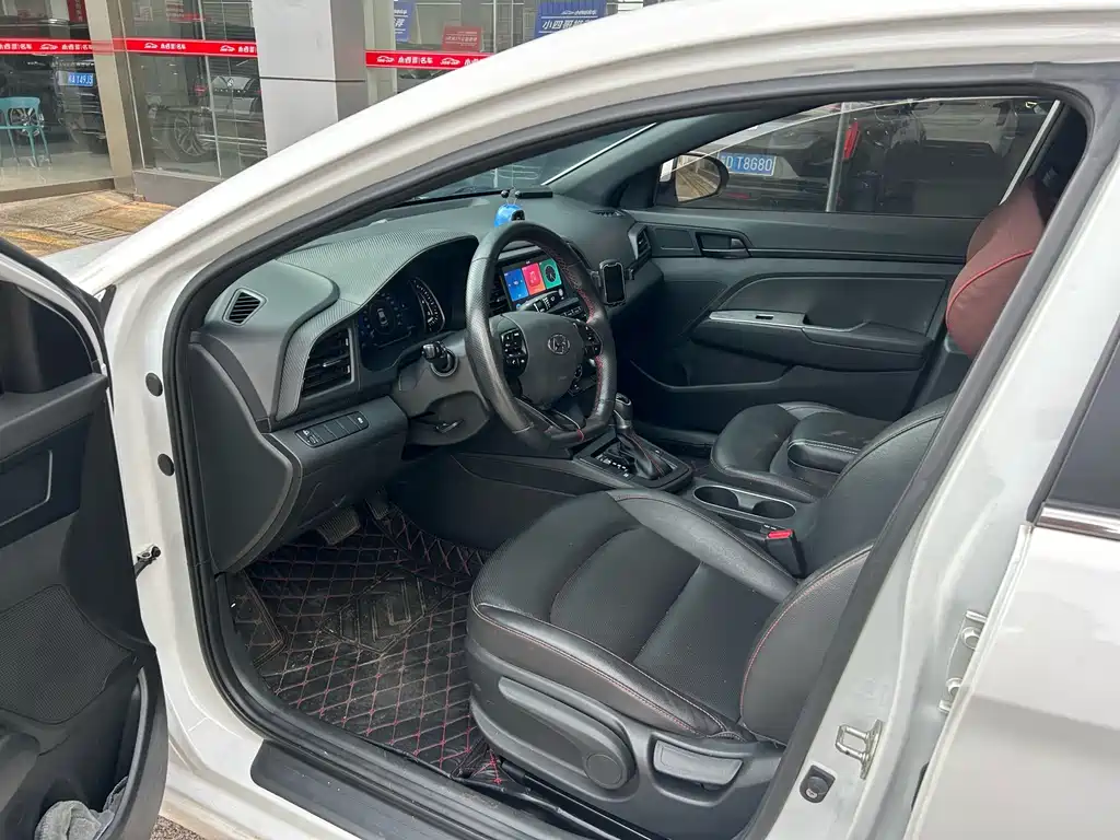 Hyundai Elantra 2019 — фото 6