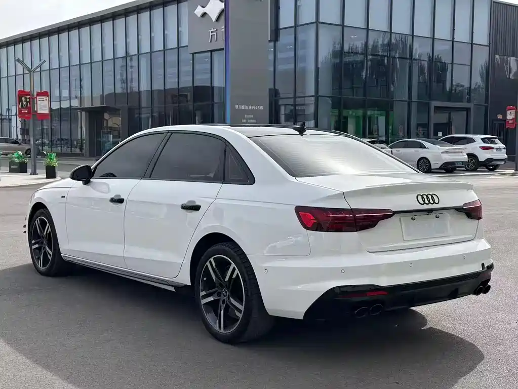 Audi A4L 2023 — фото 9