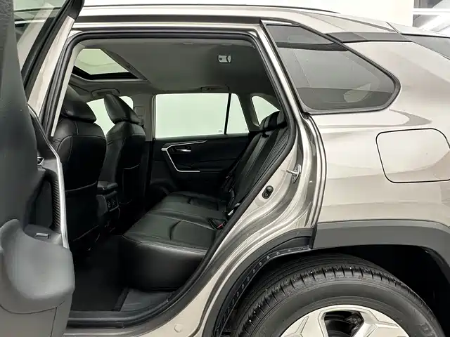 Toyota RAV4 2020 — фото 13