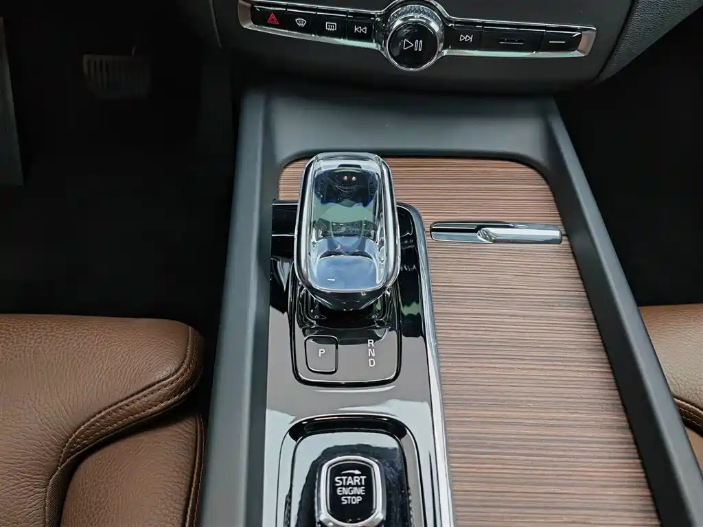 Volvo XC60 2021 — фото 13