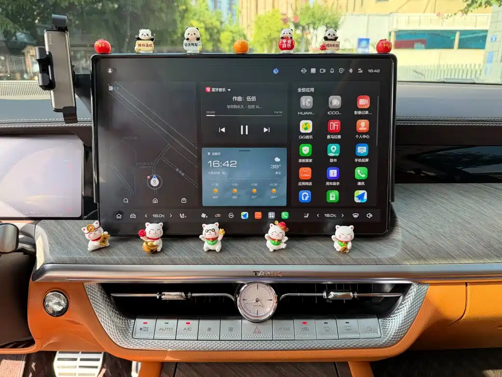 Tank 500 New Energy 2023 — фото 10