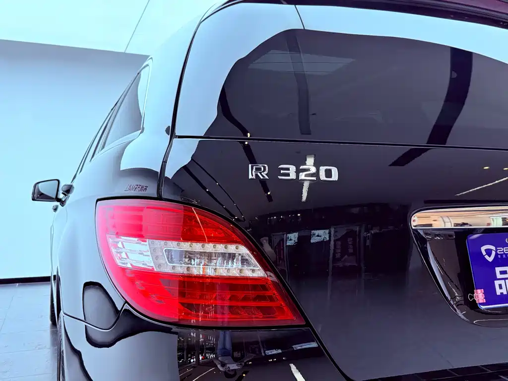 Mercedes-Benz R-Class 2017 — фото 28