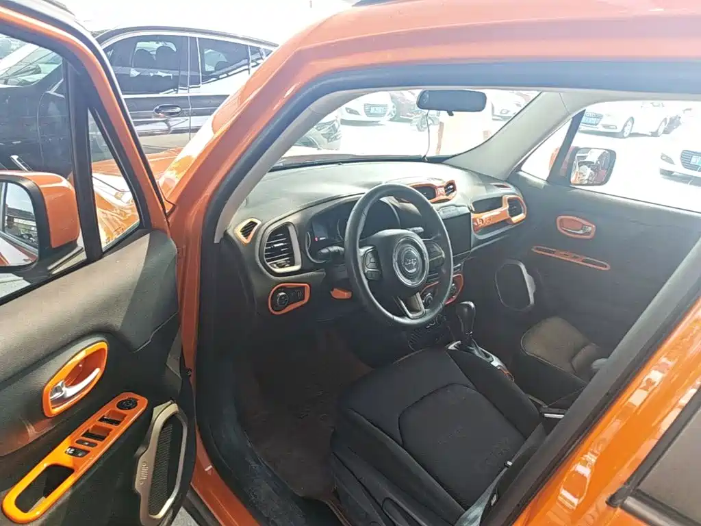 Jeep Renegade 2018 — фото 16