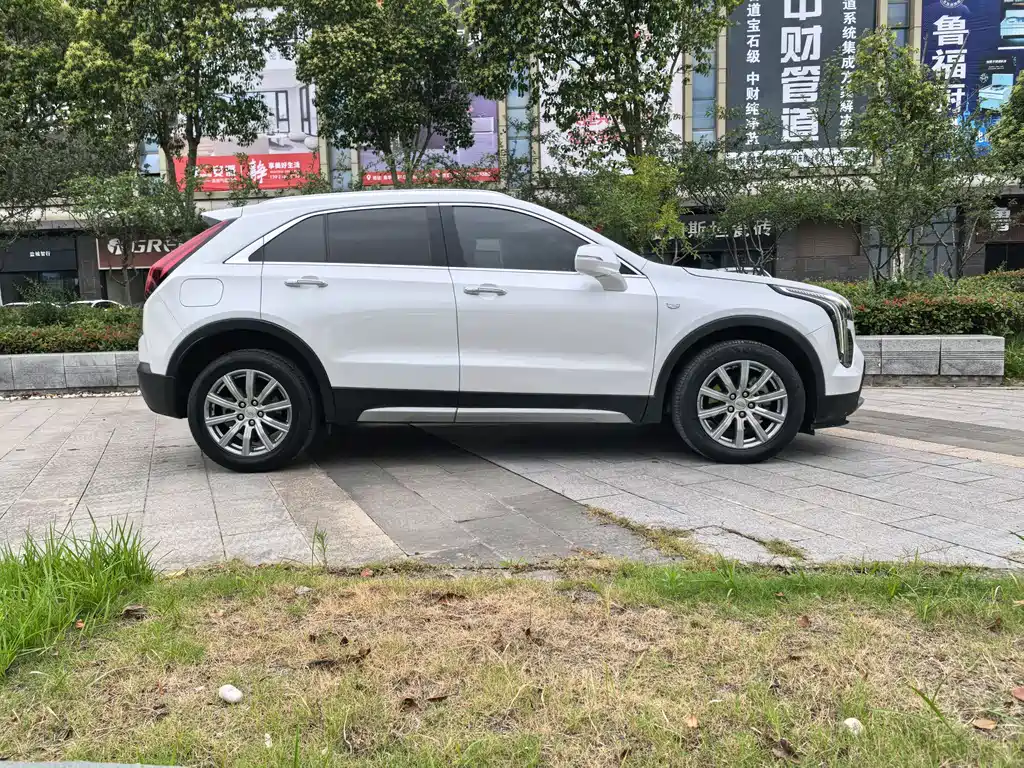Cadillac XT4 2021 — фото 6