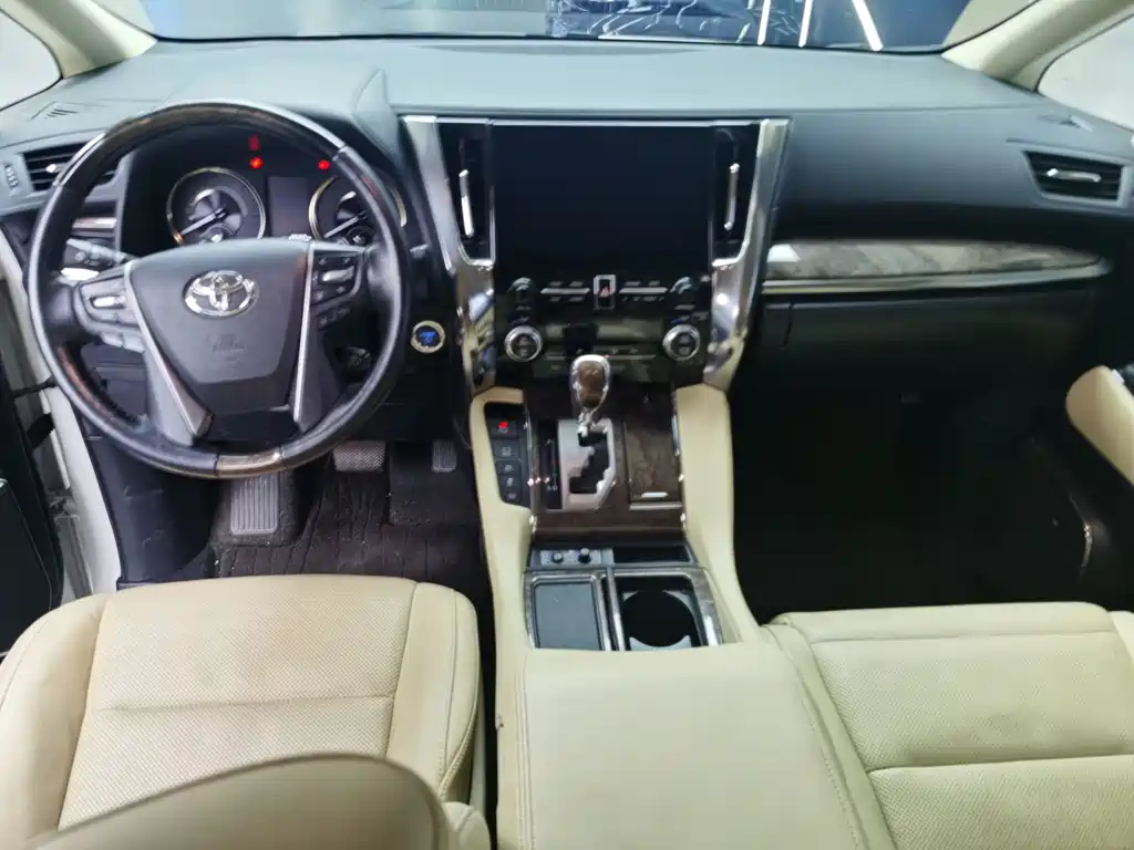Toyota Alphard 2022 — фото 8