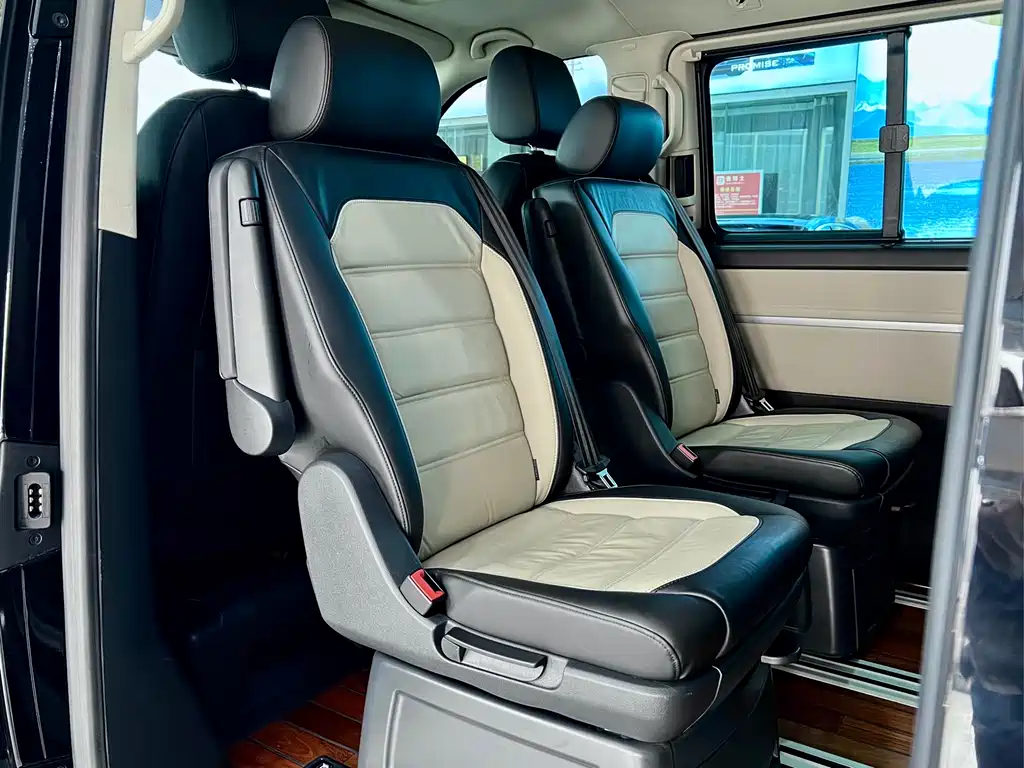 Volkswagen Multivan 2017 — фото 14
