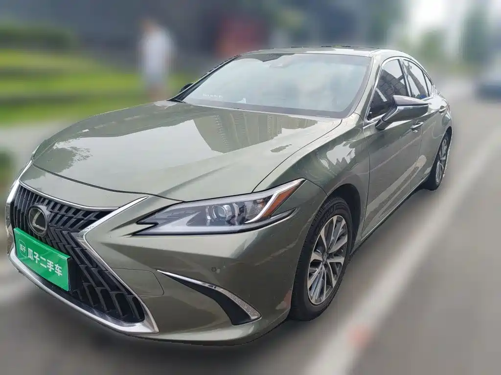 Lexus ES 2022