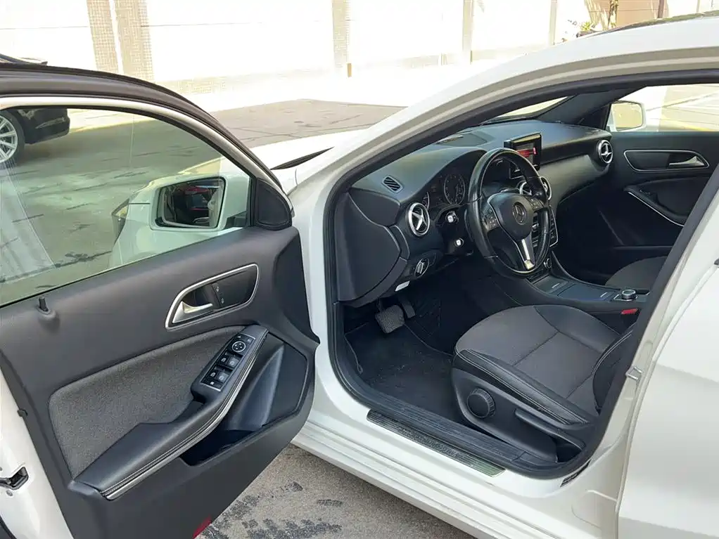 Mercedes-Benz A-Class 2015 — фото 18