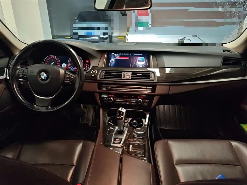 BMW 5 Series 2017 — фото 10