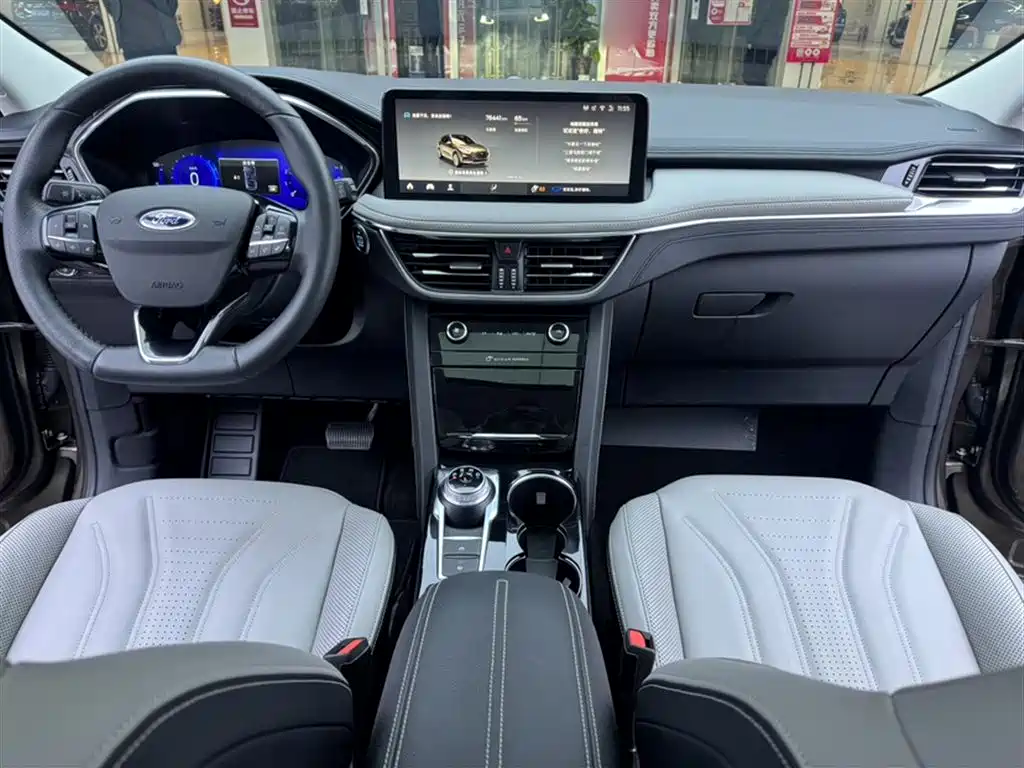 Ford Escape 2020 — фото 18