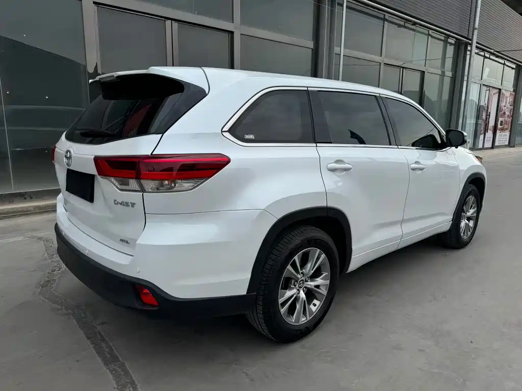 Toyota Highlander 2021 — фото 6