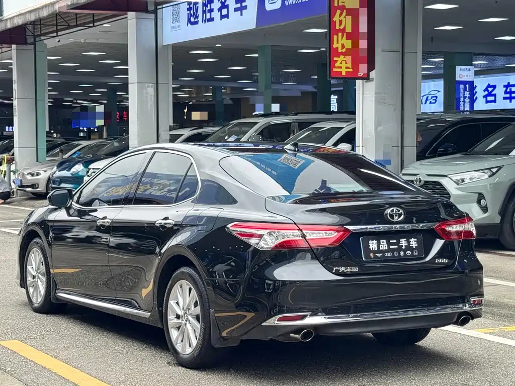 Toyota Camry 2023 — фото 19