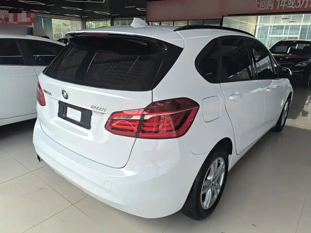BMW 2 Series Active Tourer 2017 — фото 7