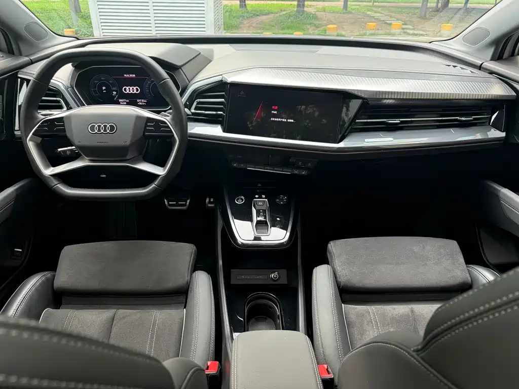 Audi Q4 e-tron 2023 — фото 11