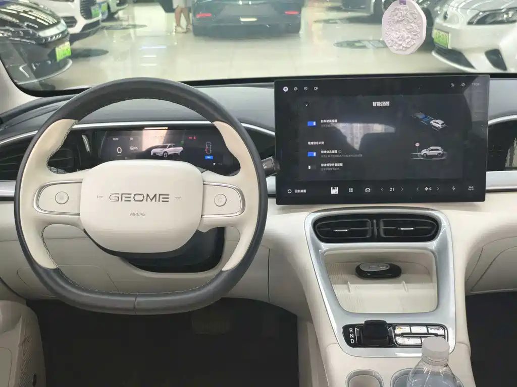 Geely Galaxy Starwish 2025 — фото 9