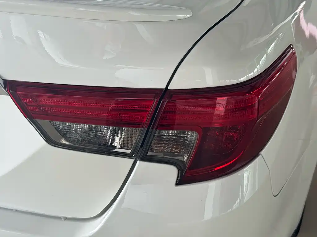 Toyota Reiz 2017 — фото 18