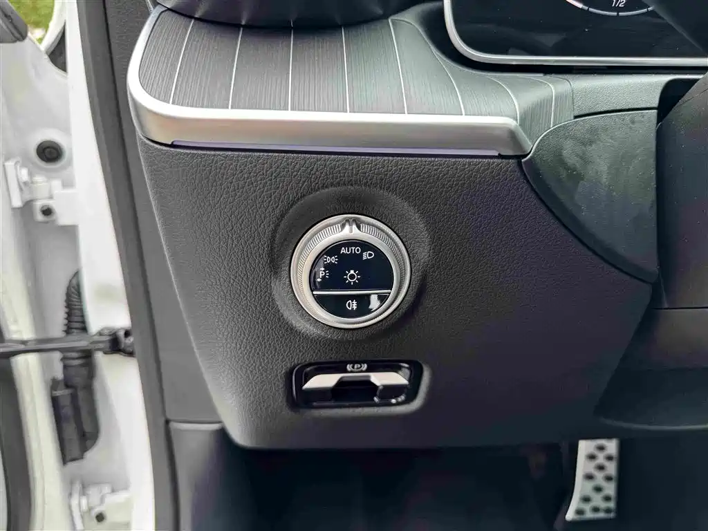 Mercedes-Benz C-Class 2025 — фото 24
