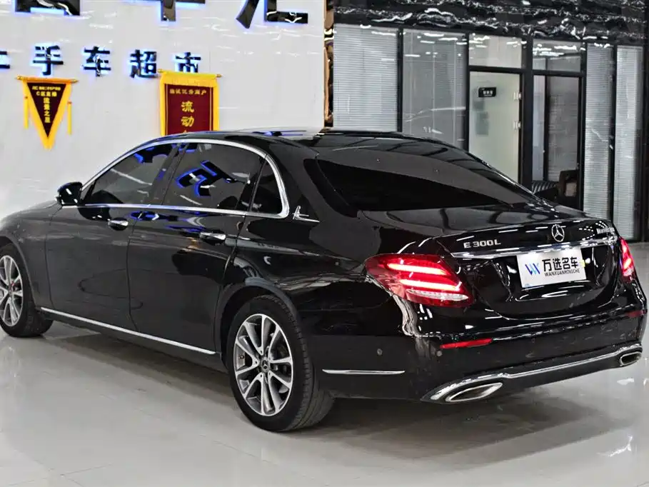 Mercedes-Benz E-Class 2020 — фото 15